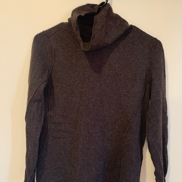 Italian yarn turtleneck sweater - Picture 2 of 2